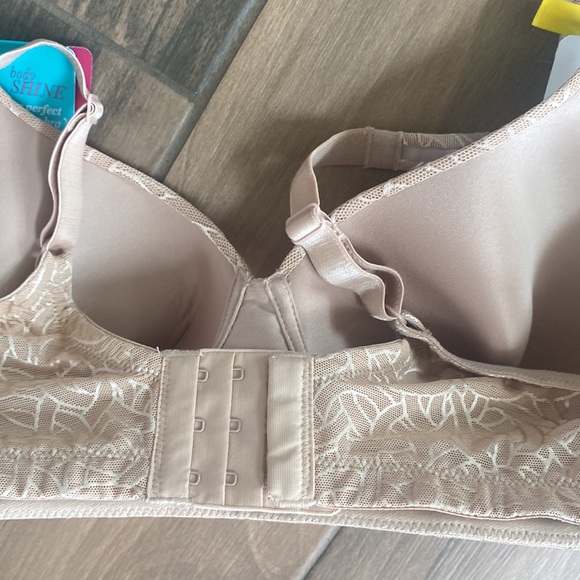 Vanity Fair 42C perfect t-shirt neutral colored bra - Picture 4 of 7
